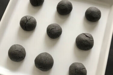 black sesame cookie balls