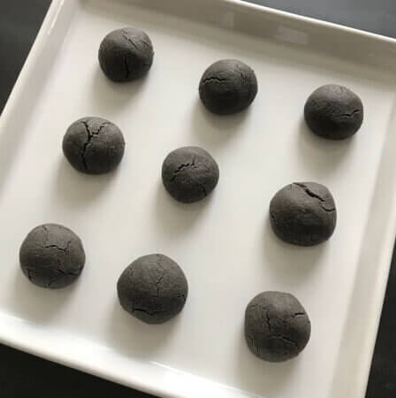 black sesame cookie balls