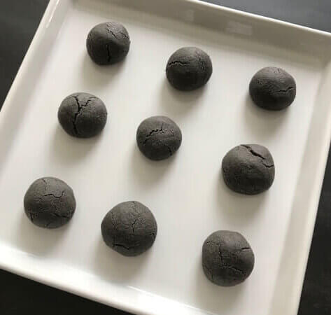 black sesame cookie balls